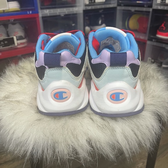 Champion - Picture 2 of 7